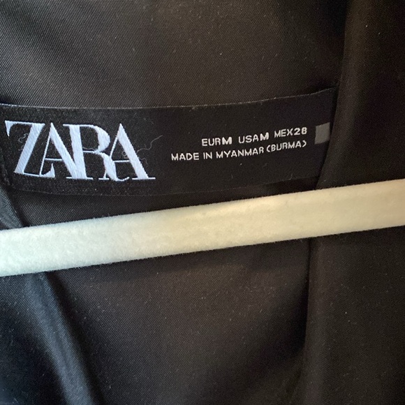 Zara puffer vest small- medium - Picture 2 of 4
